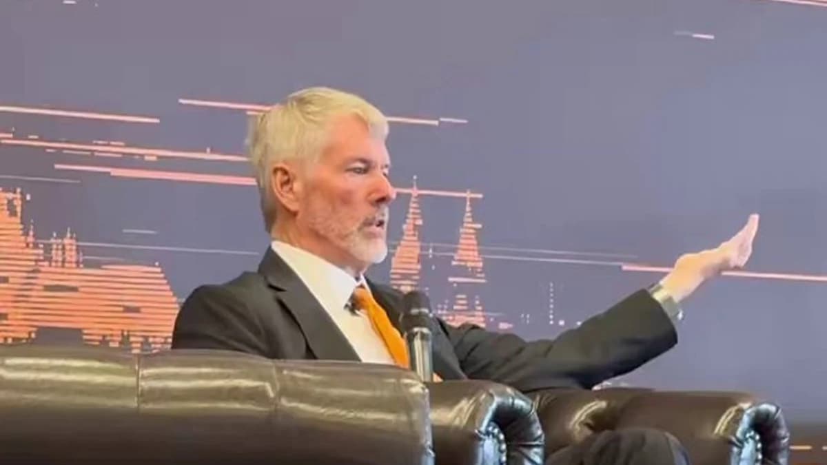 Saylor Clarifies Bitcoin Strategy — Company Sells 32 BTC Amid Confusion