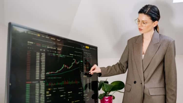 Bitcoin Outperforming Tech Stocks as Crypto Gains Traction