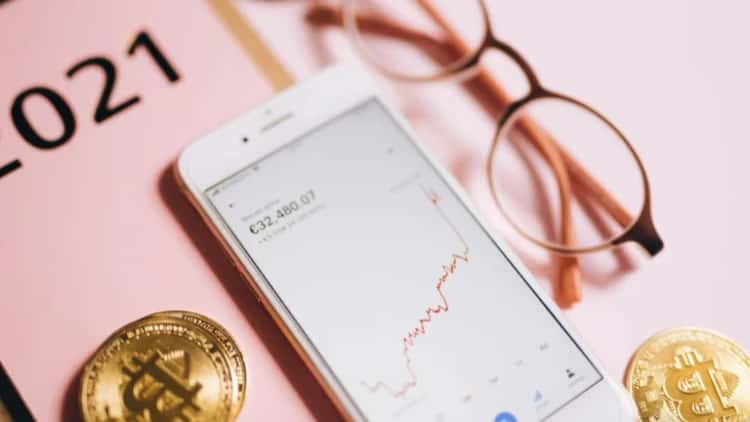 Whale Alert Confirms $50M Bitcoin Transfer from Coinbase