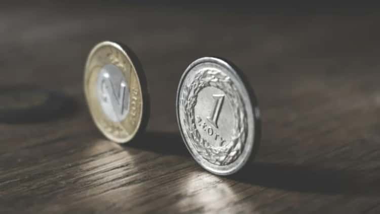 Tether CEO Expands Dollar Network While Buying Bitcoin