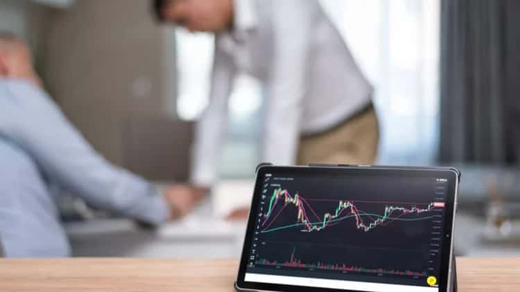 Ethereum Faces Critical Resistance as Traders Eye $1750 Level