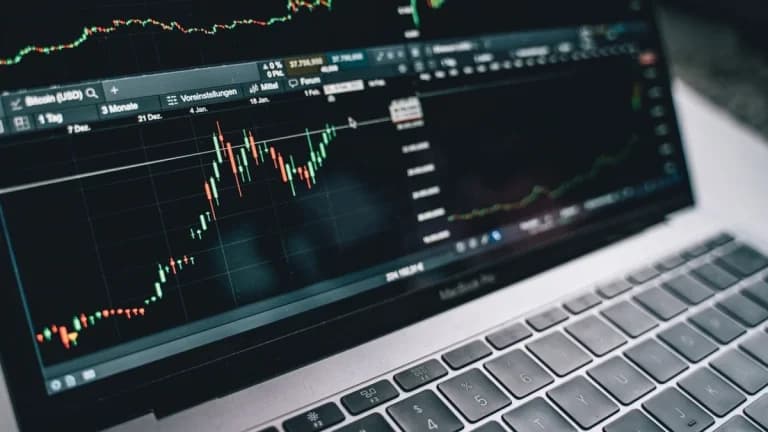 Analyse de la couverture de CoinDesk sur les conseils de Bitcoin du milliardaire