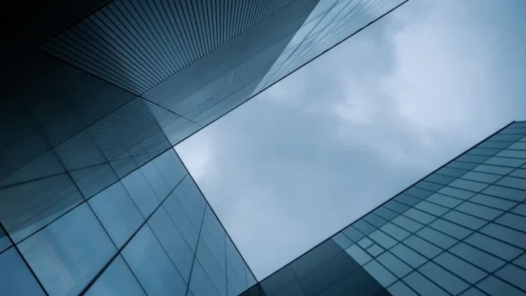 Market Structure Shifts — IncomeSharks Highlights Support Level