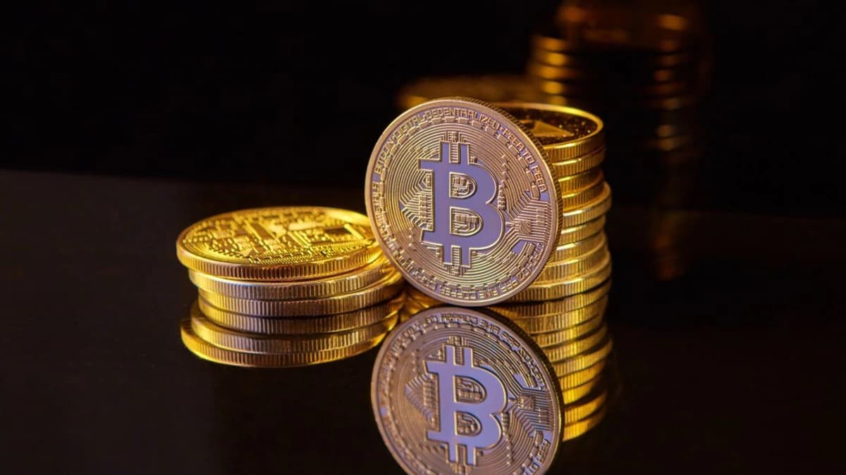 Bitcoin Gains Support as Senator Lummis Champions Financial Sovereignty