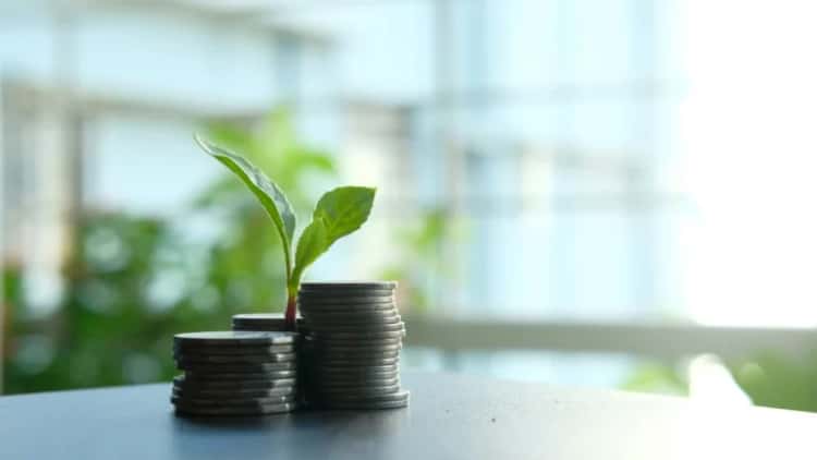 Ethereum Leads the Recovery in Crypto Fund Exposure