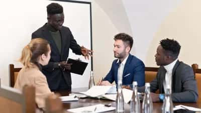 Schwab Annonce le Trading Direct de Crypto-Monnaies au Comptant pour les Conseillers l'Année Prochaine