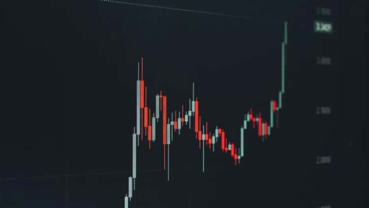 Traders Flock to XRP — Token Outperforms Ethereum and Solana
